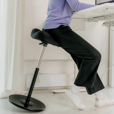 Krzesło ergonomiczne Move ciemnoszare, czarne drewno Varier
