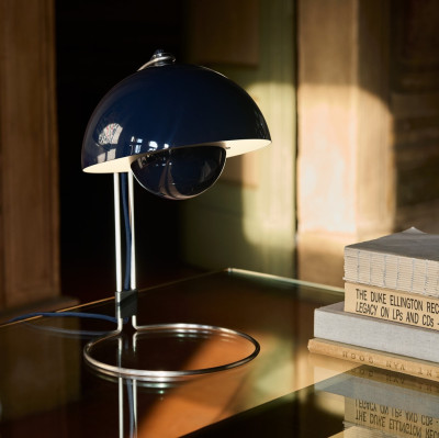 Lampa stołowa Flowerpot VP4 steel blue Andtradition