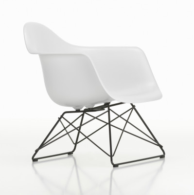 Fotel Eames Plastic Armchair LAR biały - czarna podstawa Vitra