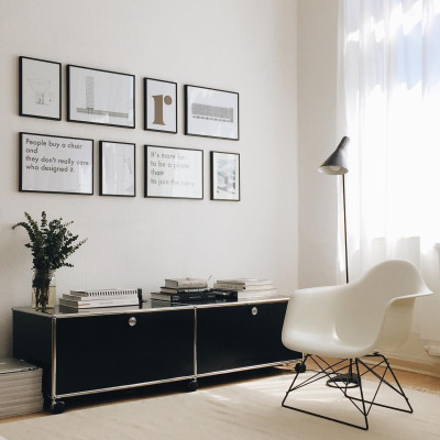 Fotel Eames Plastic Armchair LAR biały - czarna podstawa Vitra