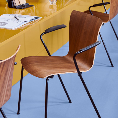 Krzesło Vico Duo VM113 Z Podłokietnikami Orzech Fritz Hansen