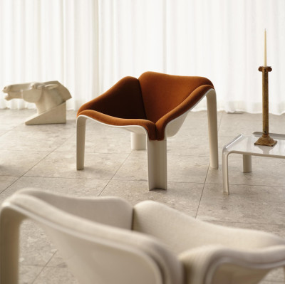 Fotel F300 Belsuede Special 132 Gubi