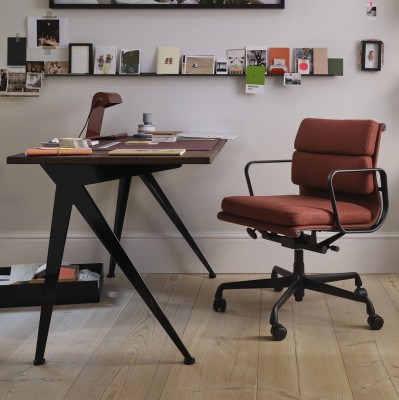 Krzesło biurowe Soft Pad EA 217 Tkanina Track Chestnut - podstawa czarna Vitra