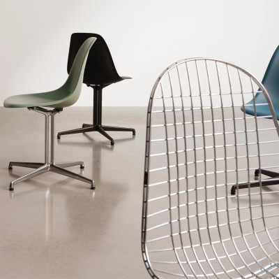 Krzesło Eames Plastic Side Chair RE DSL kremowe Vitra