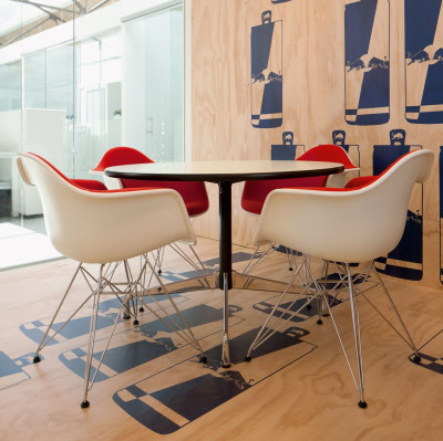 Krzesło Eames Plastic Chairs RE DAR zielone - chromowana podstawa Vitra