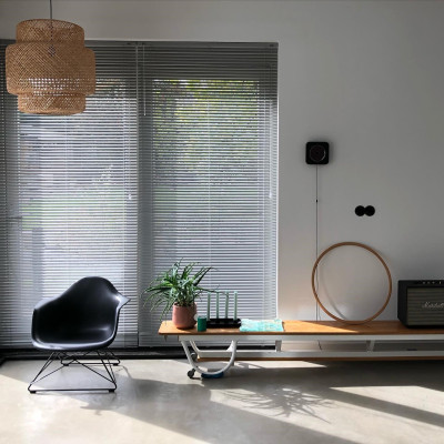 Fotel Eames Plastic Armchair LAR pomarańczowy - czarna podstawa Vitra