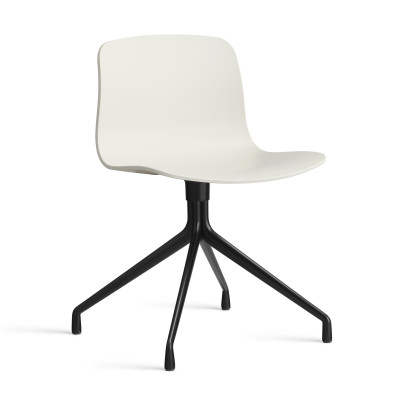 AAC10 Drehstuhl, schwarze Basis – cremefarbene Sitzfläche HAY