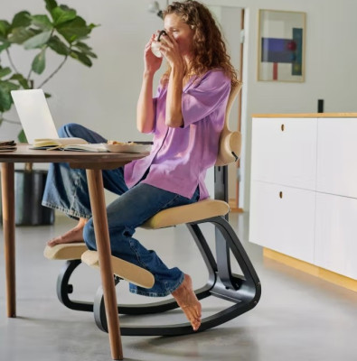 Krzesło ergonomiczne Thatsit beżowe, naturalne drewno Varier