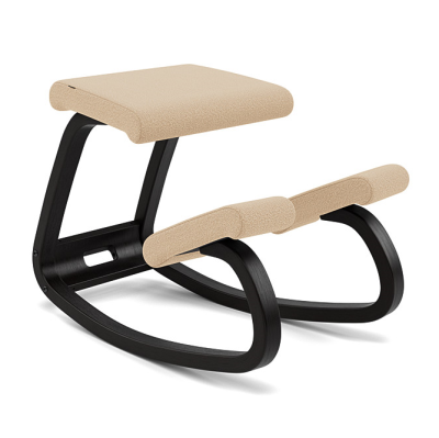 Krzesło ergonomiczne Variable beżowe Vidar 0323, czarne drewno Varier