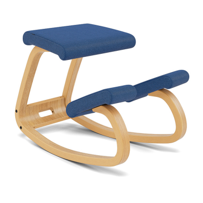 Krzesło ergonomiczne Variable ciemnoniebieskie Reflect 774, jasnobrązowe drewno Varier