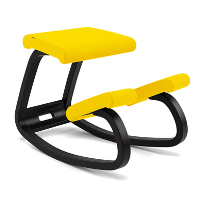Krzesło ergonomiczne Variable musztardowe Vidar 0443, czarne drewno Varier