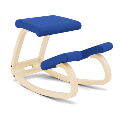 Krzesło ergonomiczne Variable niebieskie Divina 756, naturalne drewno Varier