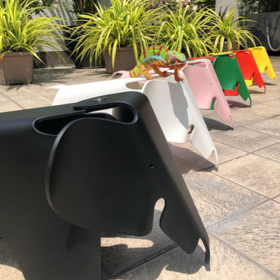 Stołek Eames Elephan RE czarny Vitra