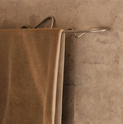 Wieszak ręcznikowy Curvature srebrny Ferm Living